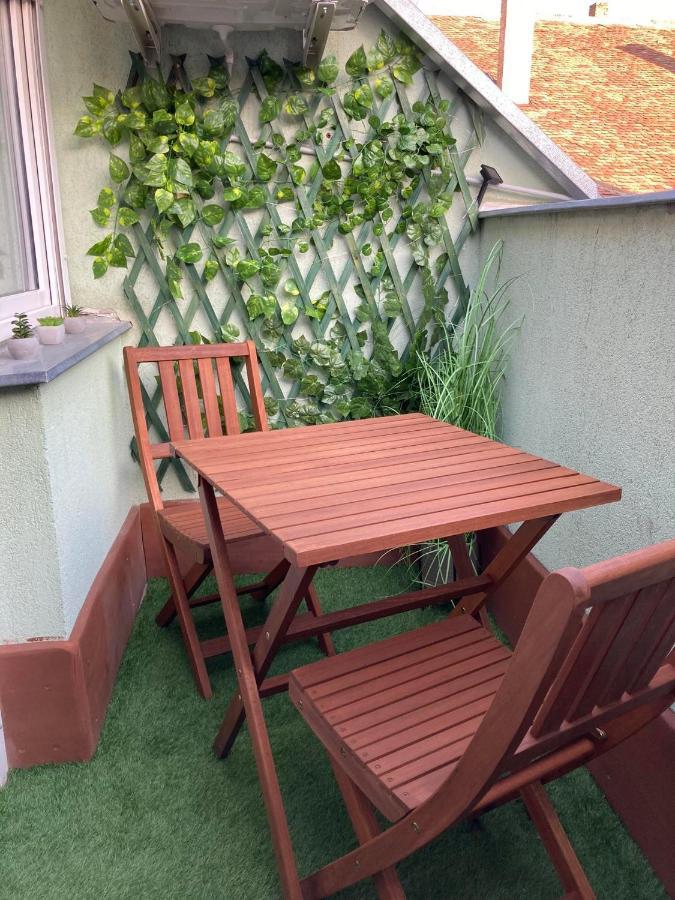 Anavrin Apartman Free Parking Apartment Pecs Exterior photo