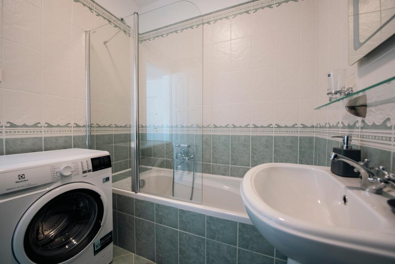 Anavrin Apartman Free Parking Apartment Pecs Exterior photo